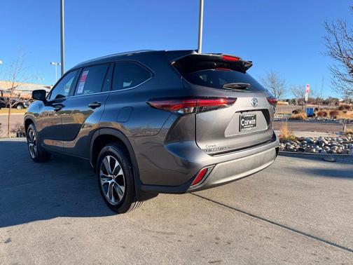 2025 Toyota Highlander Hybrid XLE