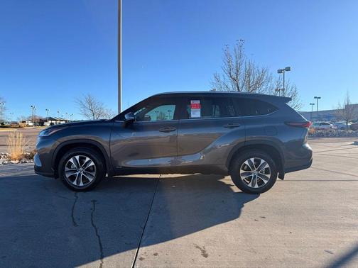 2025 Toyota Highlander Hybrid XLE