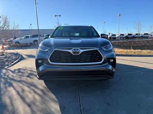 2025 Toyota Highlander Hybrid XLE