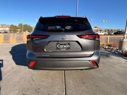 2025 Toyota Highlander Hybrid XLE