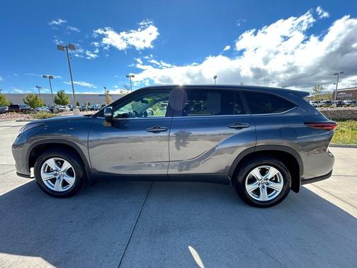 2024 Toyota Highlander LE I4