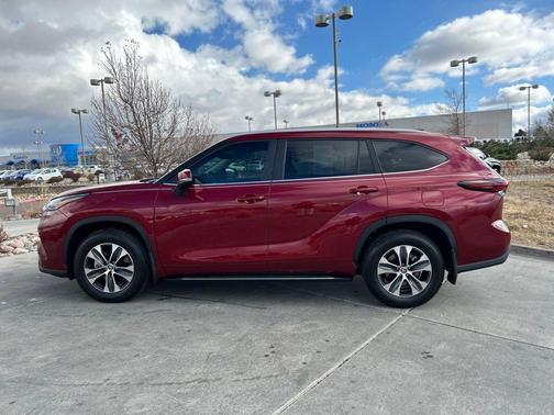 2026 Toyota Highlander XLE