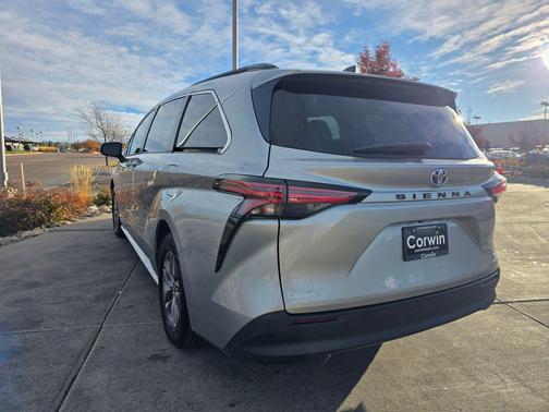 2023 Toyota Sienna XLE