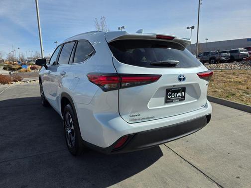2023 Toyota Highlander Hybrid XLE