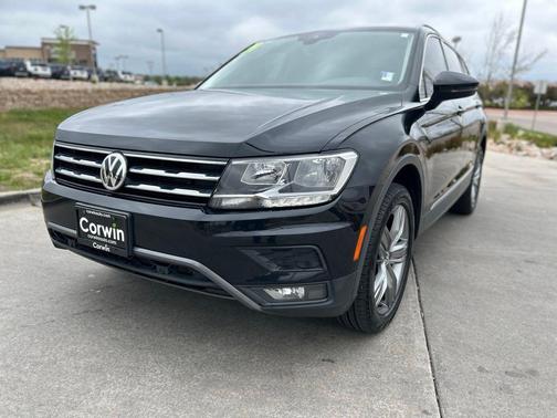 Deep Black Pearl 2021 Volkswagen Tiguan 2.0T SEL