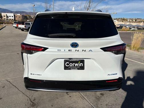 2025 Toyota Sienna Platinum