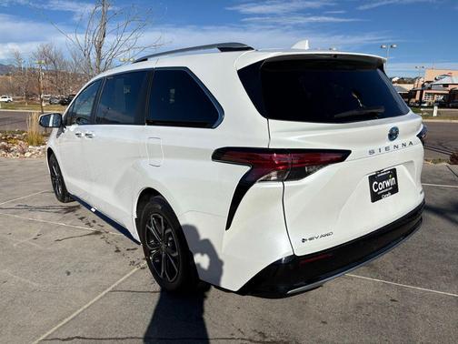 2025 Toyota Sienna Platinum