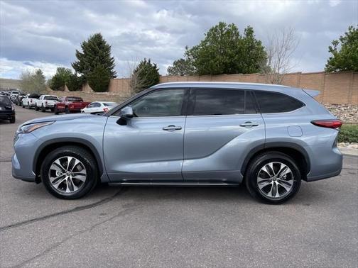2022 Toyota Highlander Hybrid XLE