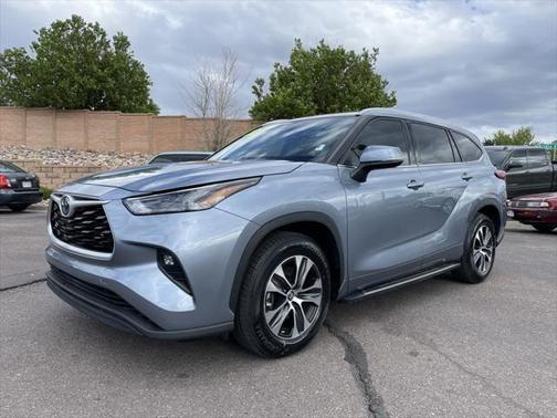 2022 Toyota Highlander Hybrid XLE