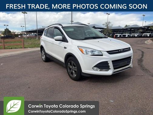 White Platinum 2014 Ford Escape SE