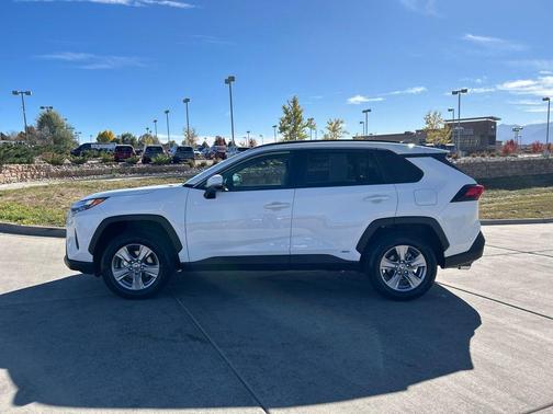 2025 Toyota RAV4 Hybrid XLE