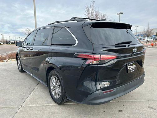 2022 Toyota Sienna XLE