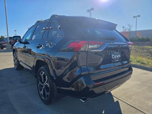 2025 Toyota RAV4 Hybrid SE