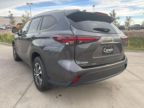 2024 Toyota Highlander XLE