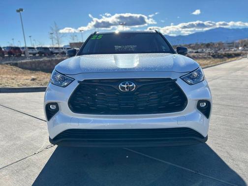 2025 Toyota Highlander Hybrid XLE