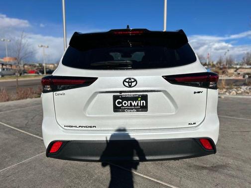 2025 Toyota Highlander Hybrid XLE