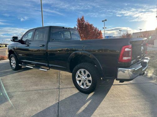 2019 RAM 3500 Laramie Crew Cab 4x4 8' Box