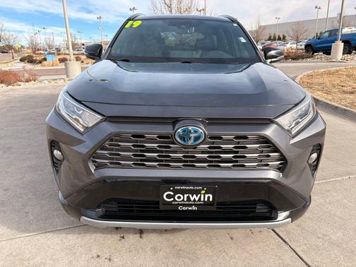 2019 Toyota RAV4 Hybrid SE