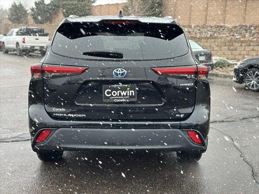 2022 Toyota Highlander Hybrid XLE