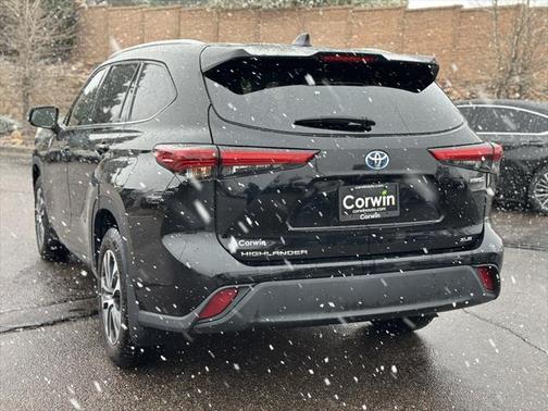 2022 Toyota Highlander Hybrid XLE