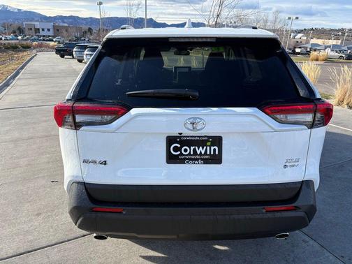 2025 Toyota RAV4 Hybrid XLE