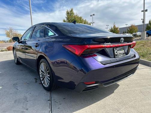 2022 Toyota Avalon Hybrid Limited