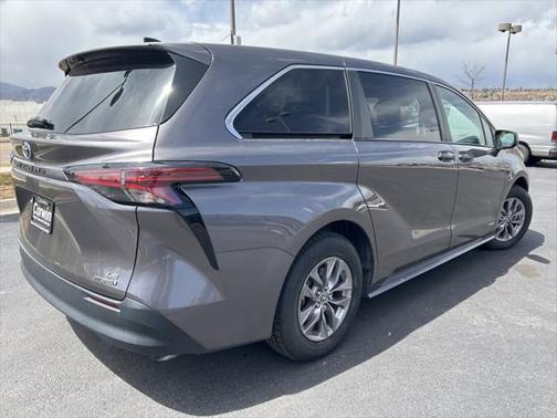 2021 Toyota Sienna LE