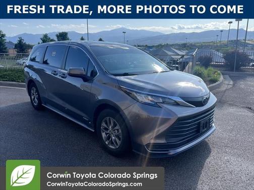 2021 Toyota Sienna LE