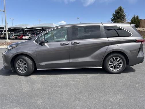 2021 Toyota Sienna LE