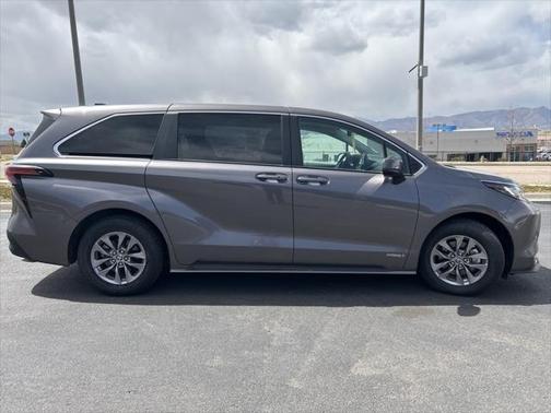 2021 Toyota Sienna LE