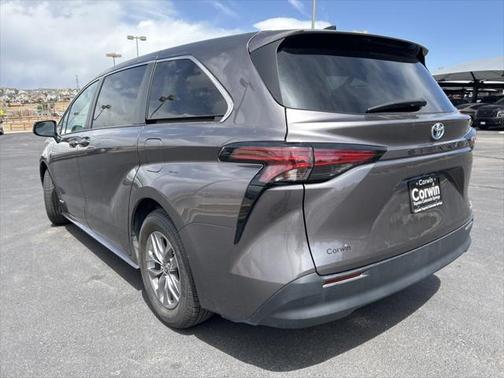 2021 Toyota Sienna LE