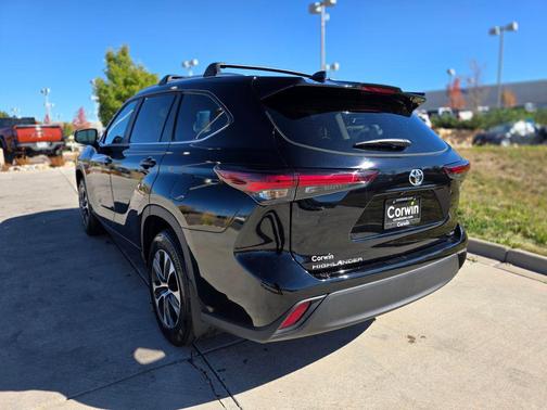 2025 Toyota Highlander Hybrid XLE