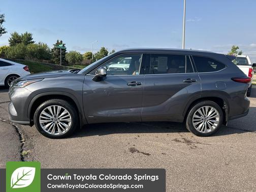 2023 Toyota Highlander Hybrid Platinum