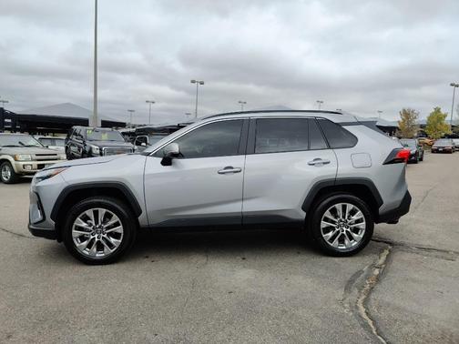 2025 Toyota RAV4 XLE Premium