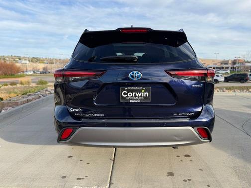 2024 Toyota Highlander Hybrid Platinum