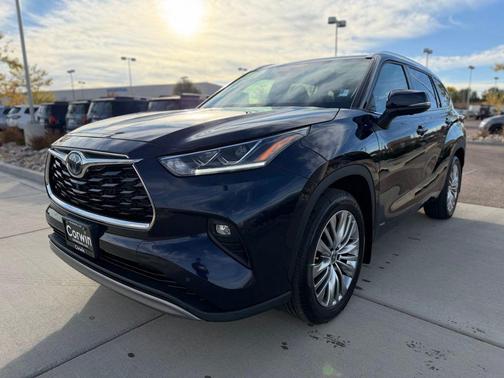 2024 Toyota Highlander Hybrid Platinum