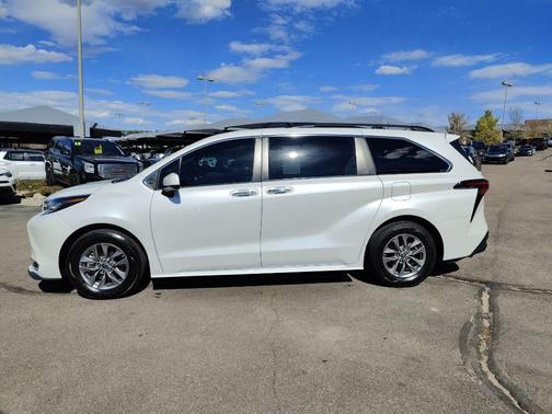 2022 Toyota Sienna XLE