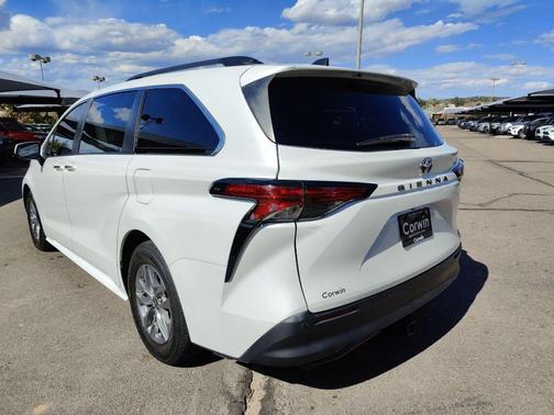 2022 Toyota Sienna XLE