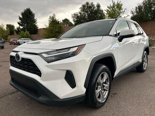 2024 Toyota RAV4 Hybrid XLE