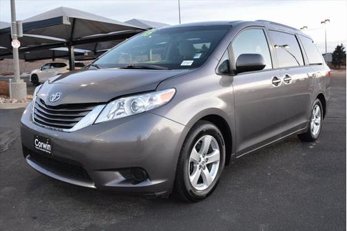 Photo 3 of 28 of 2015 Toyota Sienna LE