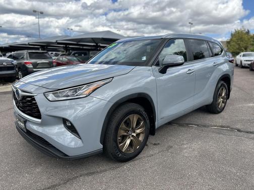 2023 Toyota Highlander Hybrid XLE
