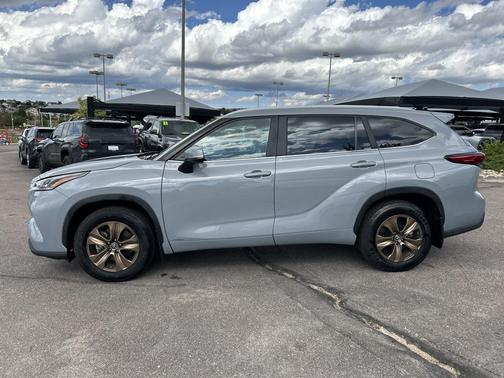 2023 Toyota Highlander Hybrid XLE