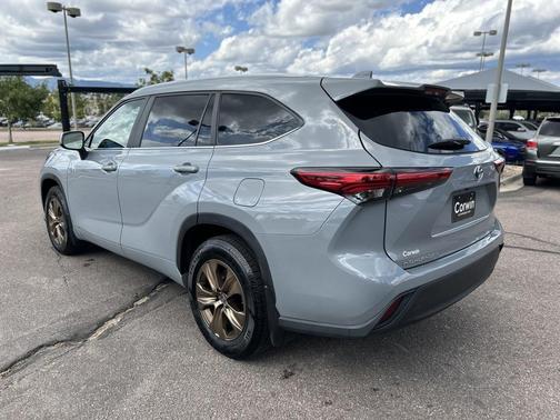2023 Toyota Highlander Hybrid XLE