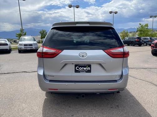 2017 Toyota Sienna XLE