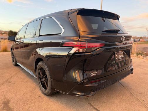 2021 Toyota Sienna XSE 7 Passenger