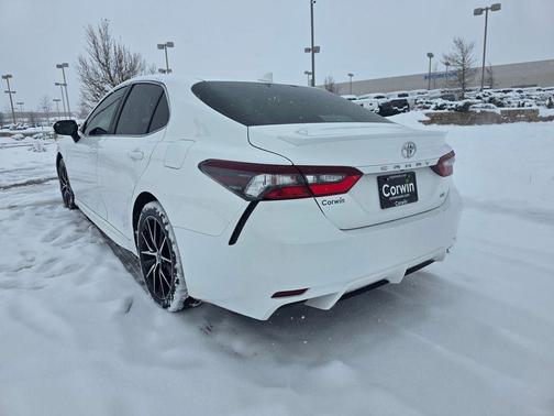 2022 Toyota Camry SE