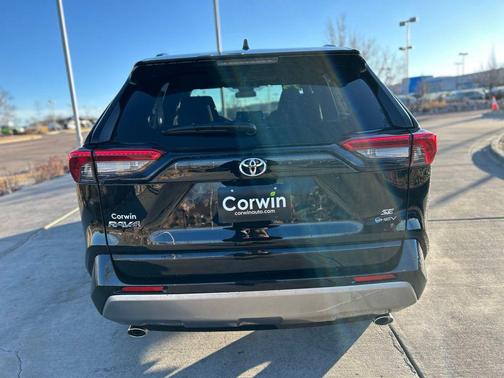 2025 Toyota RAV4 Hybrid SE