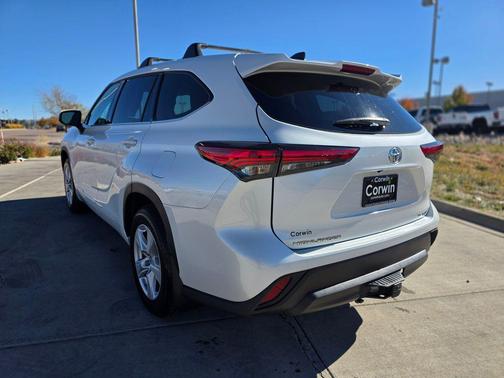 2022 Toyota Highlander LE