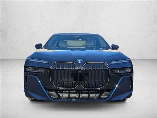 2026 BMW 750e i xDrive