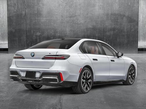 2025 BMW i7 M70